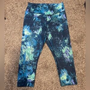 Women’s multicolor capri leggings